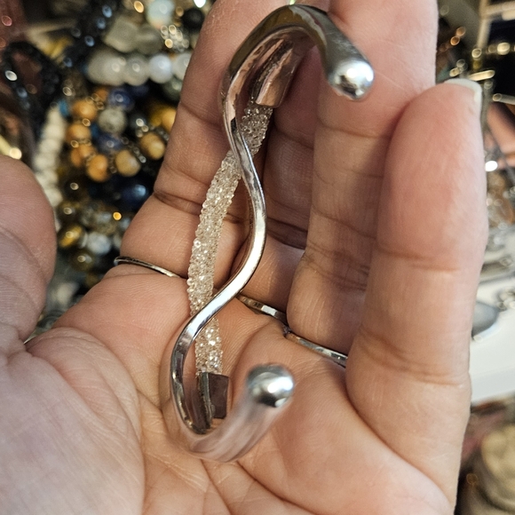 - Crushed Swarovski crystal cuff bracelet - Picture 3 of 7